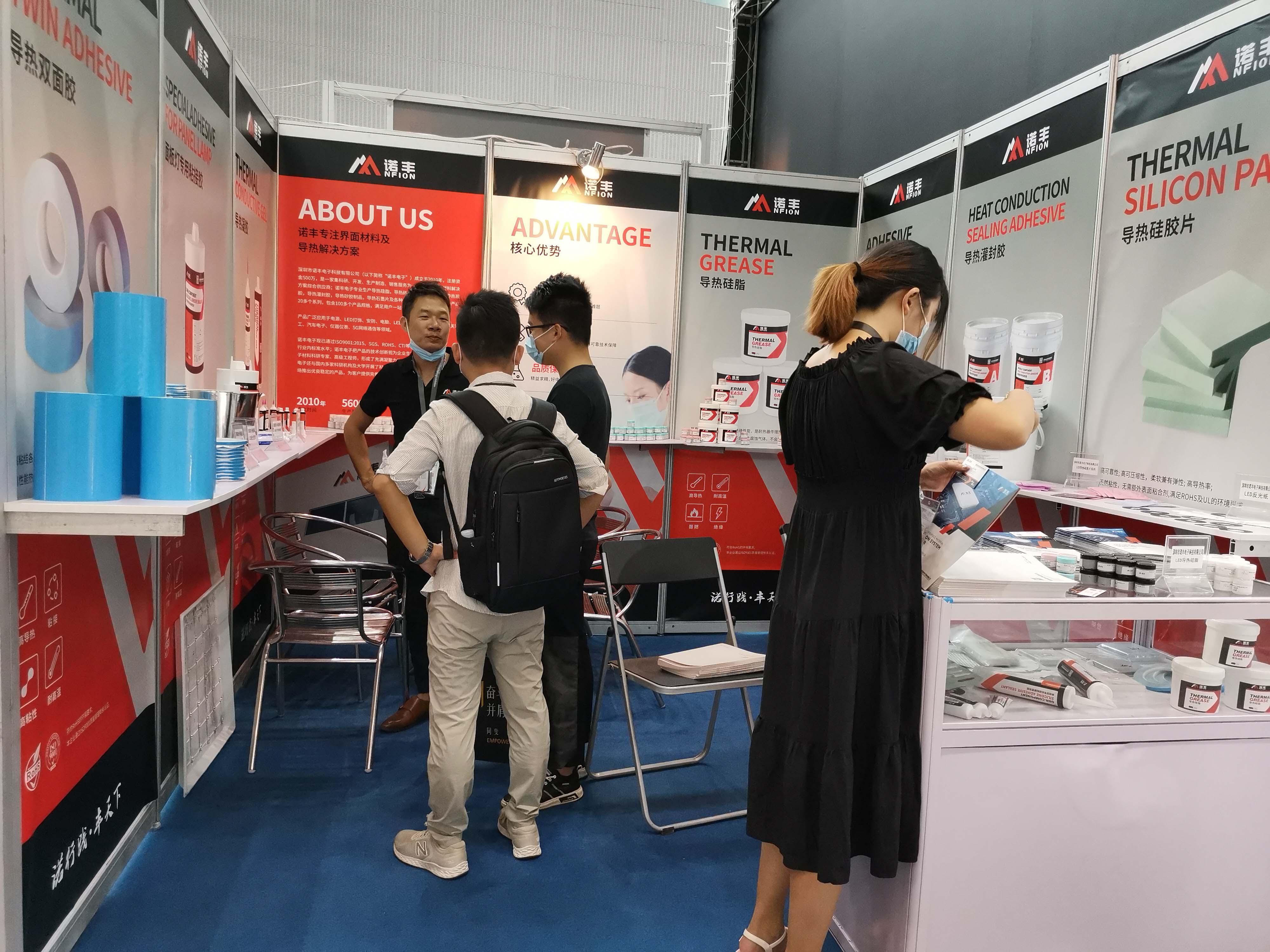 2020光亚展,J9官网工作人员接待客户 2020光亚展,J9官网工作人员接待客户