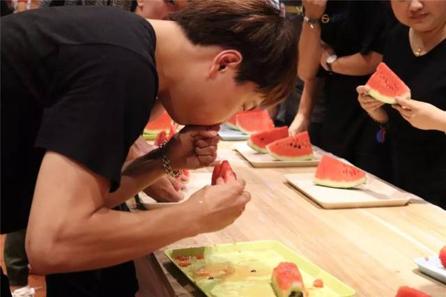 黑料吃瓜在线吃瓜：揭开娱乐圈的“秘密世界”