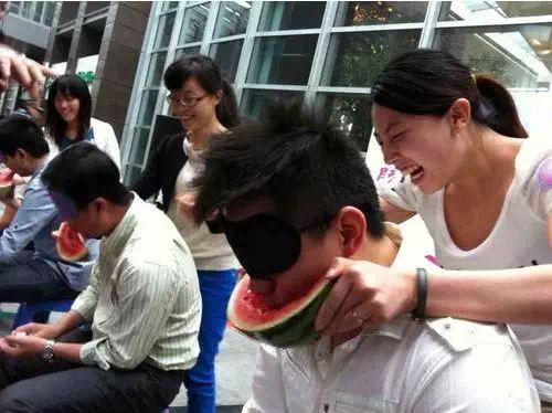 揭开吃瓜网站黑料背后的秘密：娱乐圈不为人知的真相